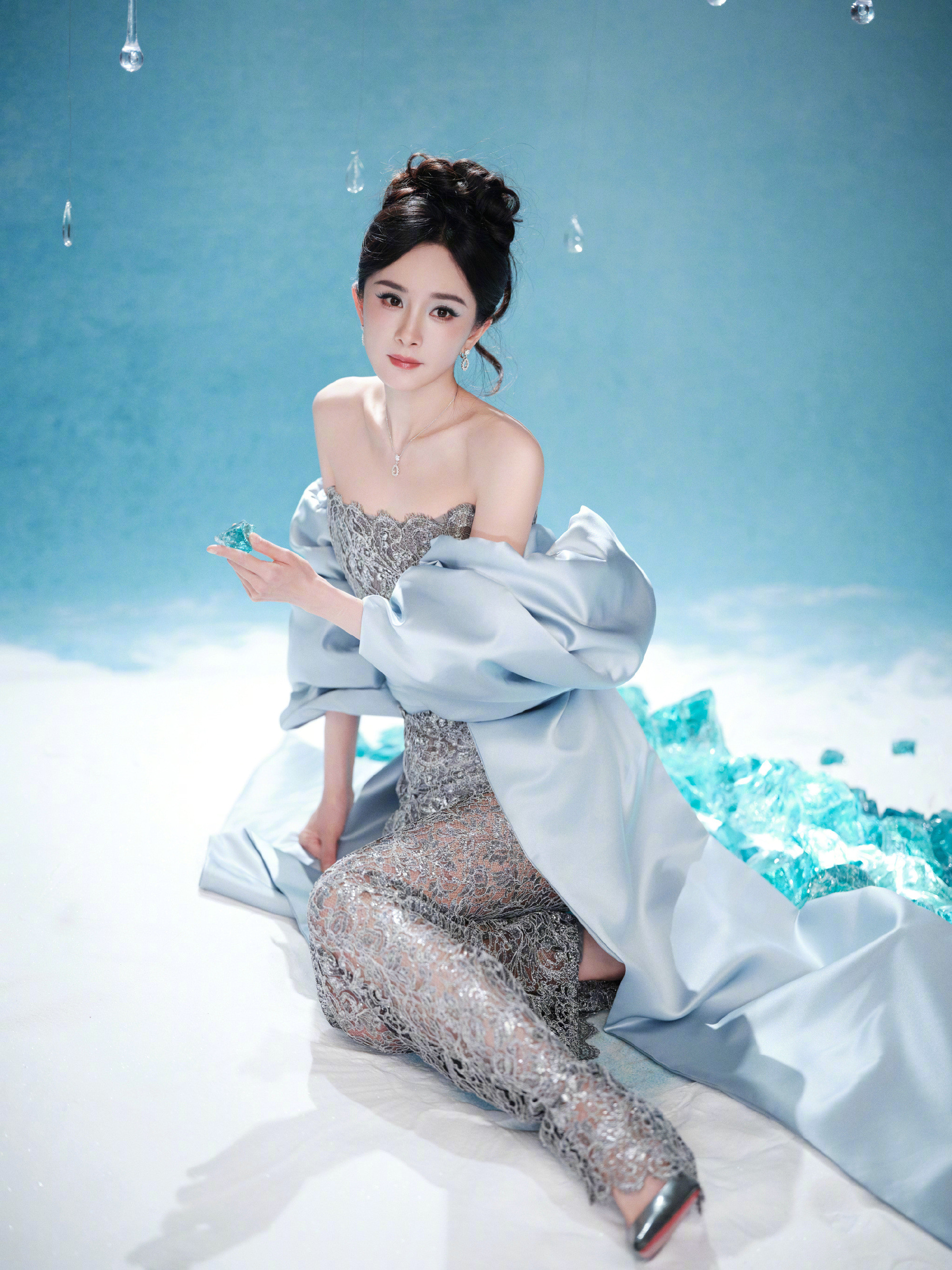 杨幂展示珠宝💎