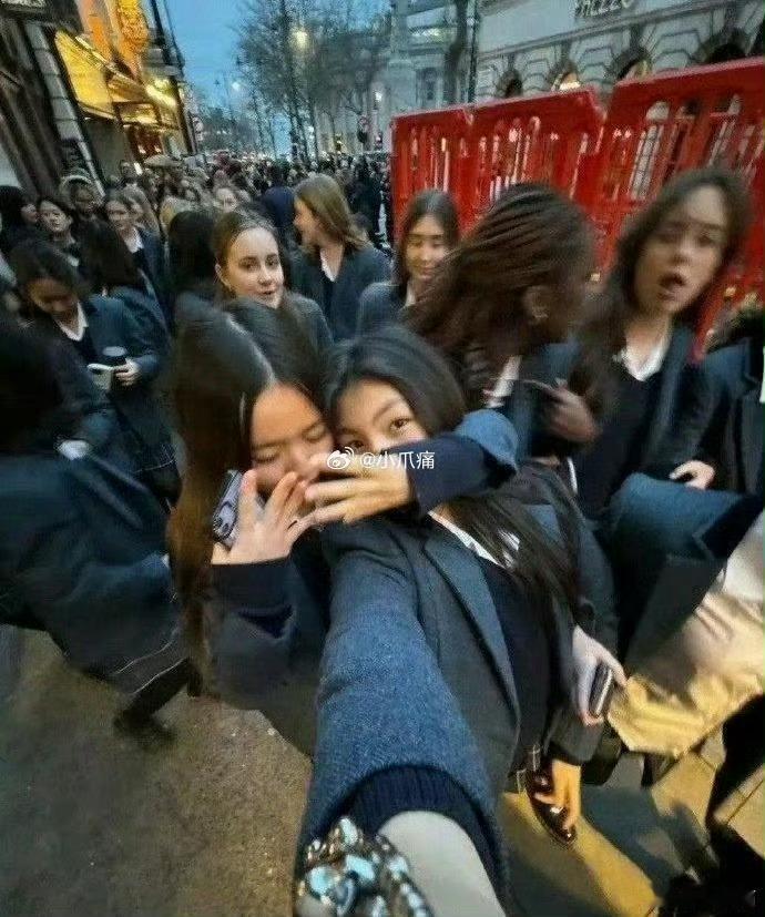 李湘曾经说：“我女儿以后的朋友一定是来自世界各地的”，果然成真了