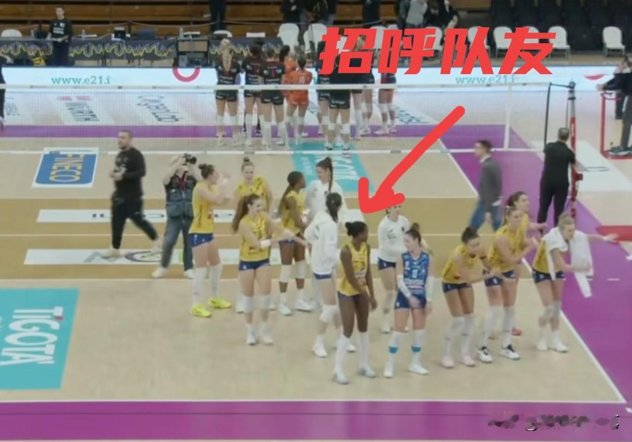 哈哈哈，朱婷庆祝的动作简直太有趣了[呲牙笑]意甲联赛12轮，科内利亚诺取胜后，朱