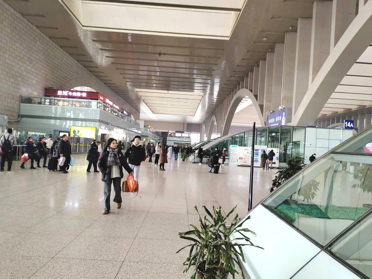 如何看待买车票不再靠抢？4月10日起，火车票付费抢票全面取消，以后买票只认12