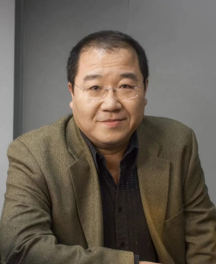 梁左突发心梗去世，英达火速冲进梁左的家里，抱走唯一值钱的电脑，王朔气得大骂:“这