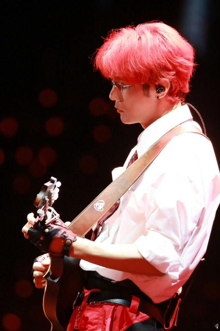 李荣浩真转我五百了李荣浩可能也没想到，自己开个演唱会还开出了新业务。以后巡演前