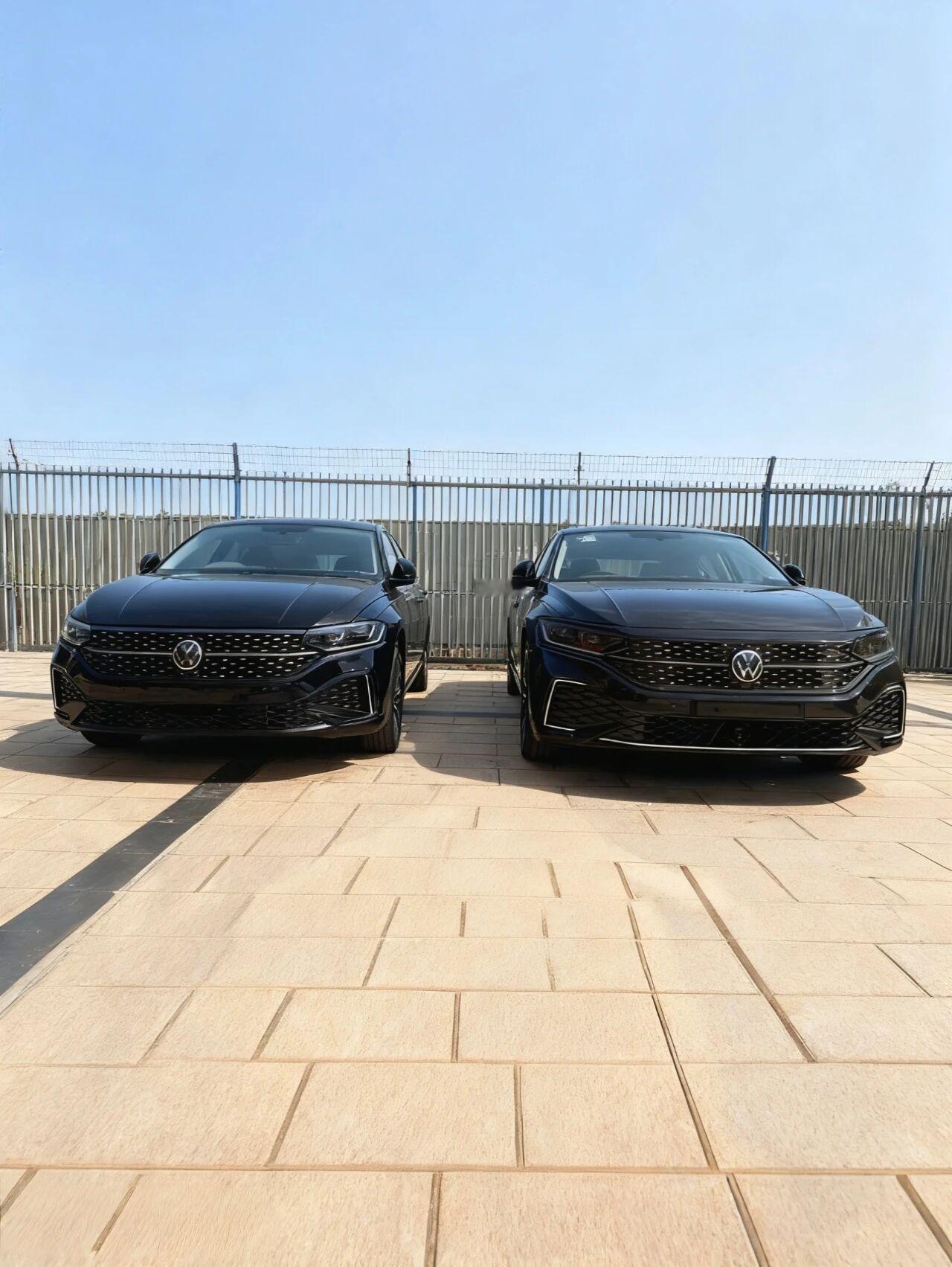 大众朗逸与帕萨特同框,你能分得清吗?看前脸,帕萨特格栅宽且气场强,朗逸相对紧凑