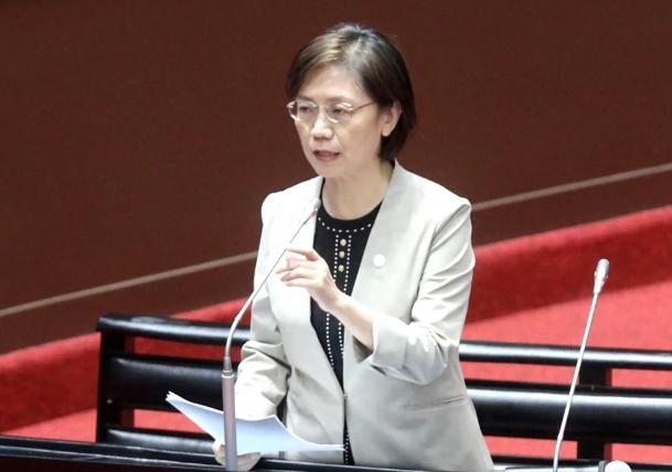 新加坡联合早报昨晚（12月27日晚）报道：“台湾通过法案，管制公务员赴中国大陆。