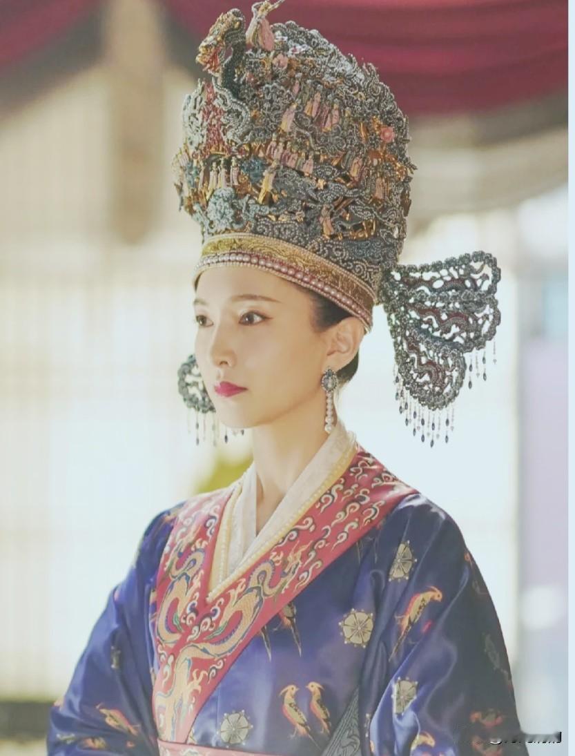 庆历八年，皇宫禁军突发哗变。宋仁宗赵祯正宿于曹皇后宫中，一阵火光中，禁军试图闯入