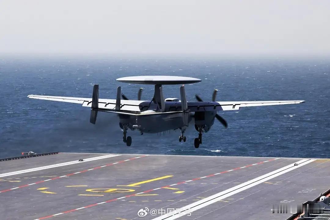 美航母福特级翻车，中国没造过咋更溜？据美国《国家利益》10月29号报道，福特