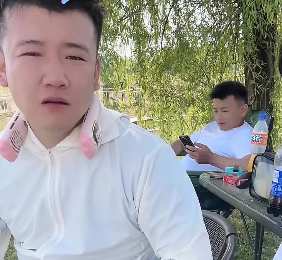木森未婚妻红豆向粉丝们说自己现在在西安也买房子了，以后豆豆也是西安人了，我和木弟