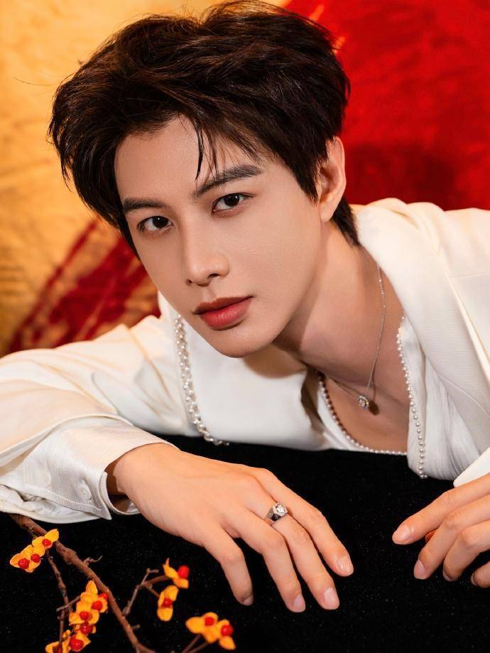 短剧顶流演员被女友举报多次吸毒, 何健麒工作室回应: 已报案追究诽谤罪