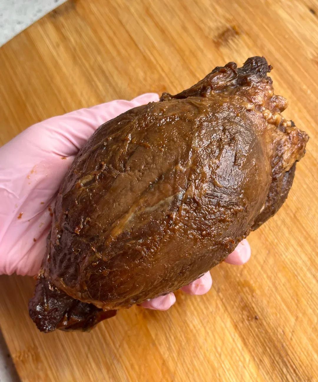 我是不是被坑了？！今天在沃良牛羊肉店购买酱牛肉的经历让我大吃一惊。我随意