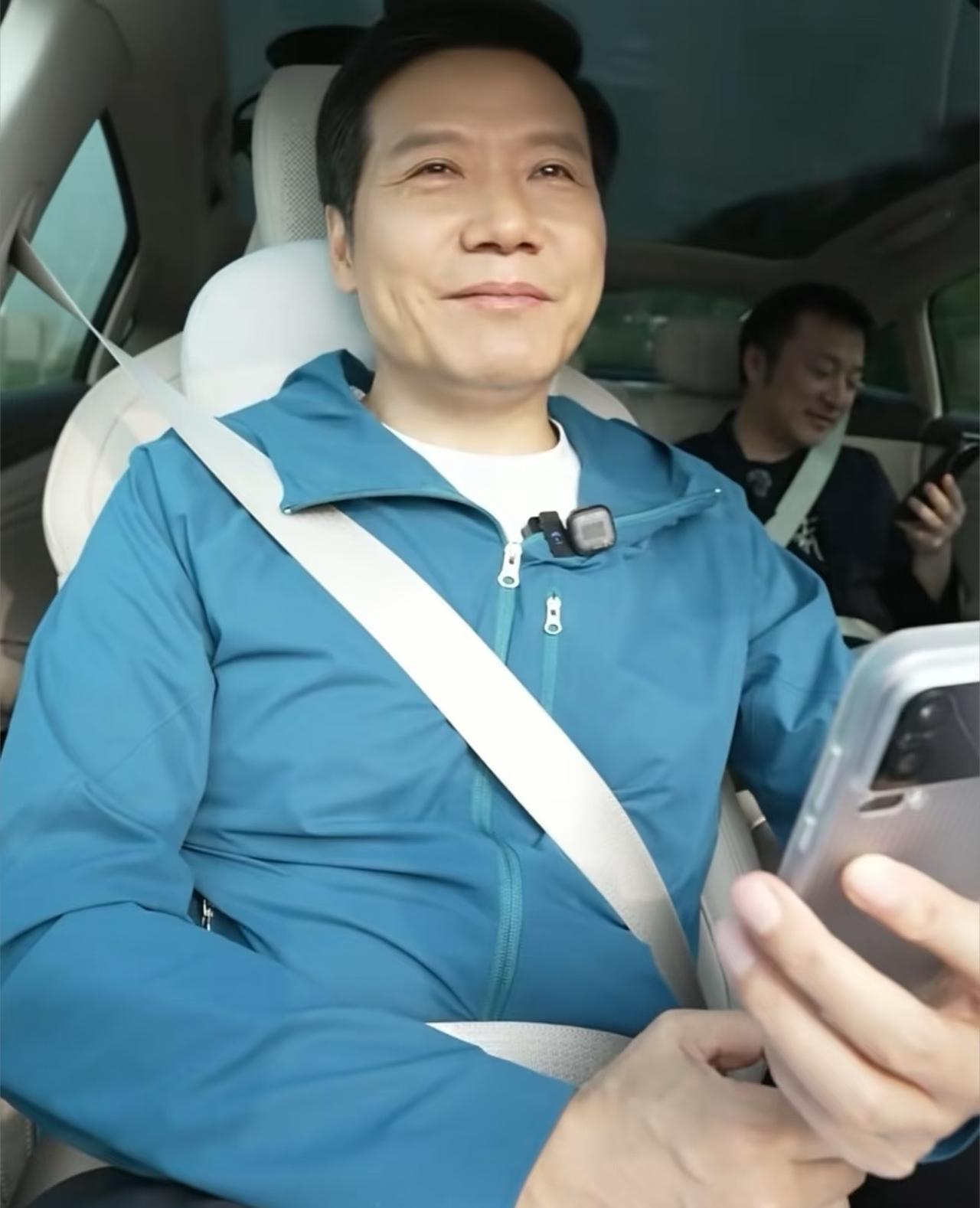 我还在被窝，千亿总裁都出发在路上了早上六点半就出发了，雷军都这么拼，一大早直播