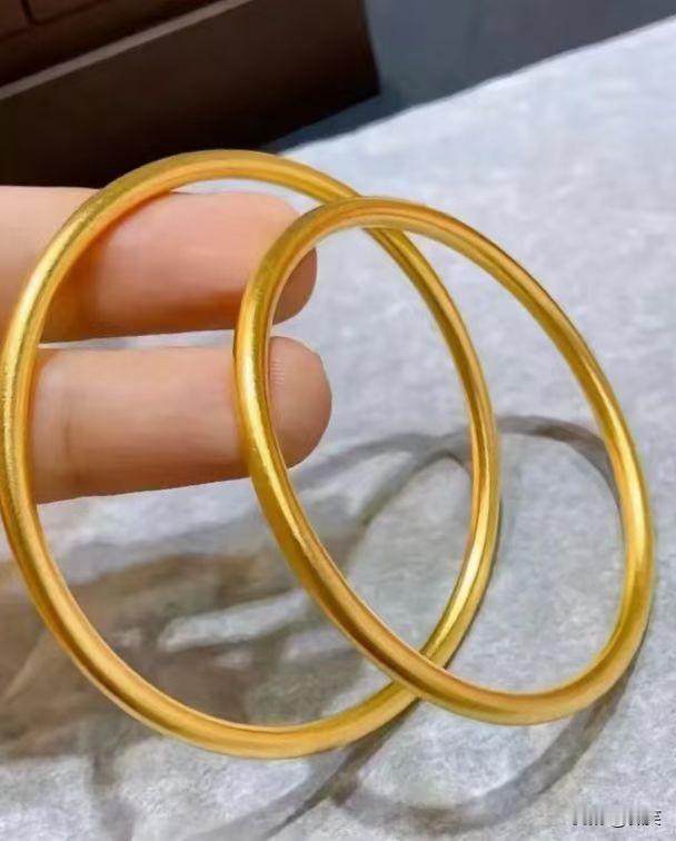 一夜之间，金价这是彻底失控了吗？不是因为涨到了1100多，而是因为已经没有几