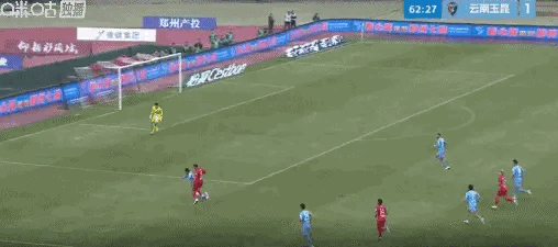 郑州回旋！哥们不是要进球，而是为丢球吗？[捂脸哭][捂脸哭][捂脸哭]十年内都没人能看