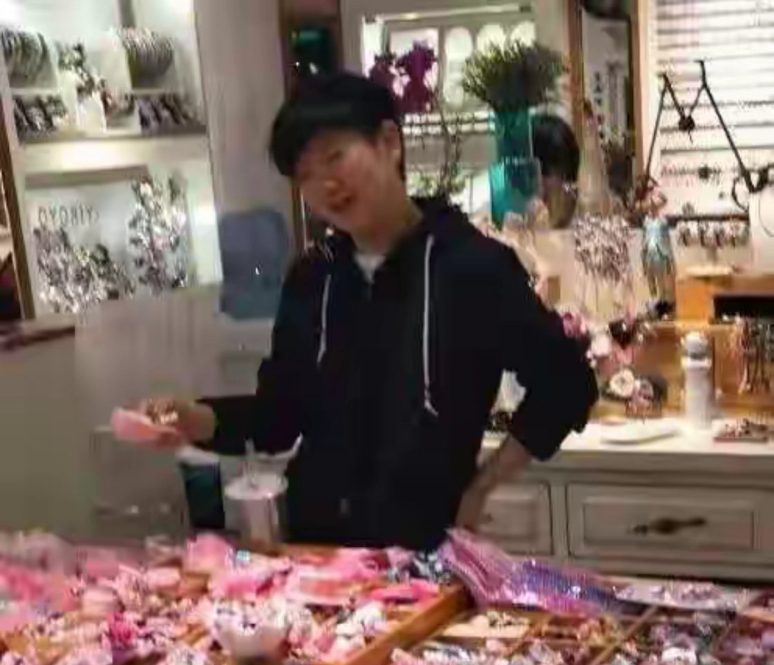 莎莎回家过年！吃爸妈饭菜扫货零食，备战新加坡太甜了