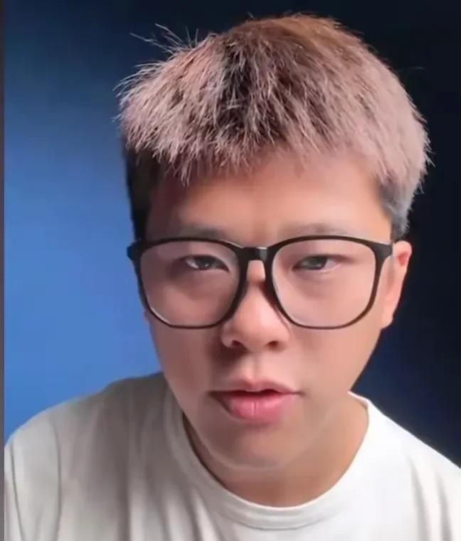 葛二蛋又直播了说前夫哥开始告他了他得回去应付法法了说很多事也不是他说的干