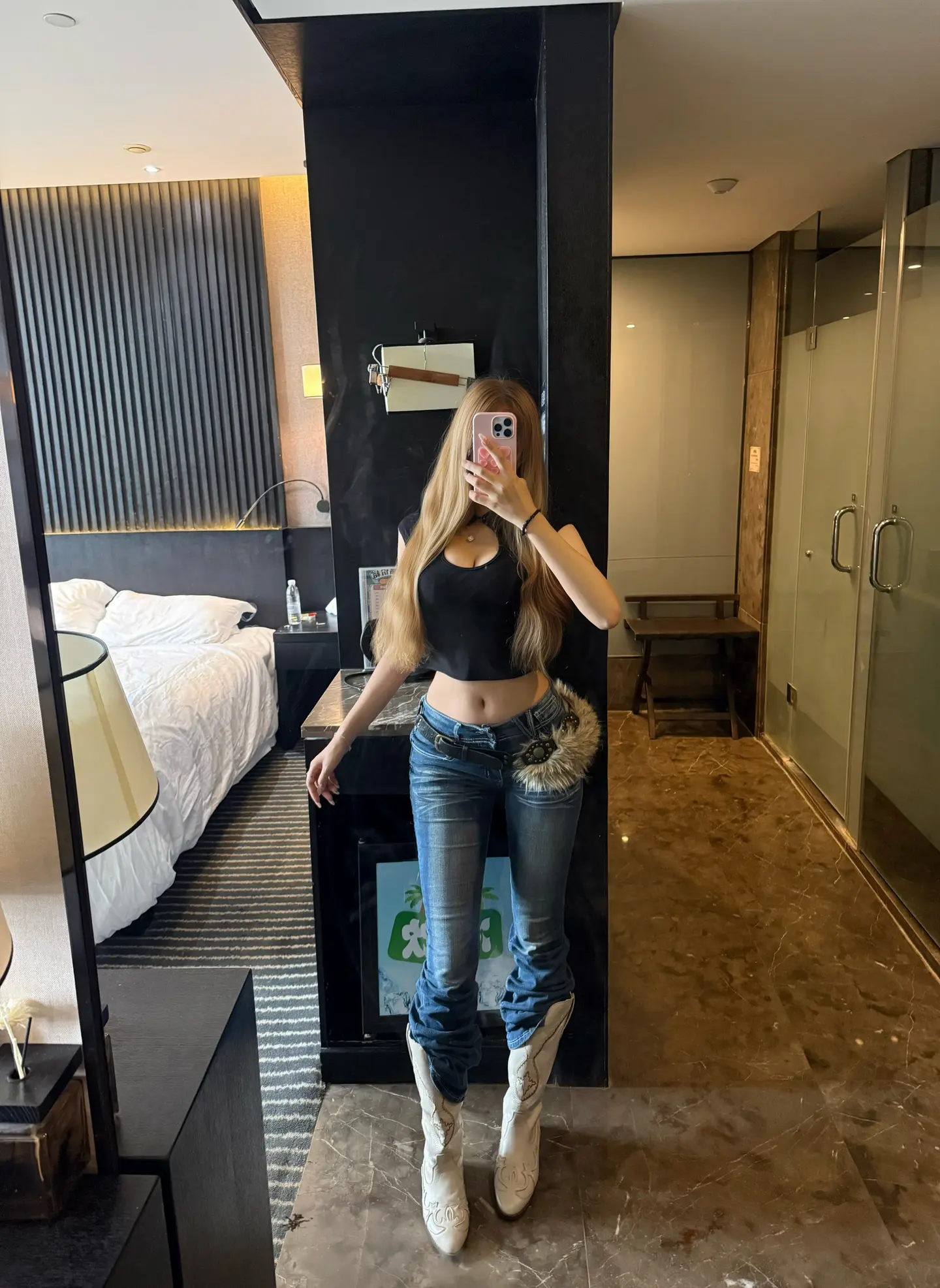 宝贝，你可以在外面睡小美女，但完事了必须走，而且不可以睡第二次，你也可...