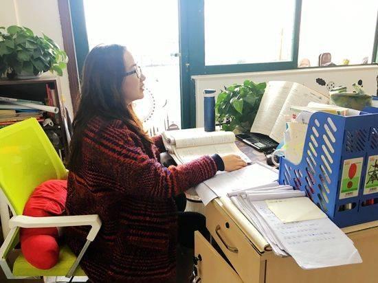 一条热搜，戳中无数一线老师的无奈。上海有高中开学安排班主任，校长挨个找老师