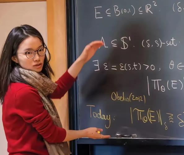 王虹在纽约大学教书时的学生评分，说出来好笑又真实！满分5分拿到4.3，被扣