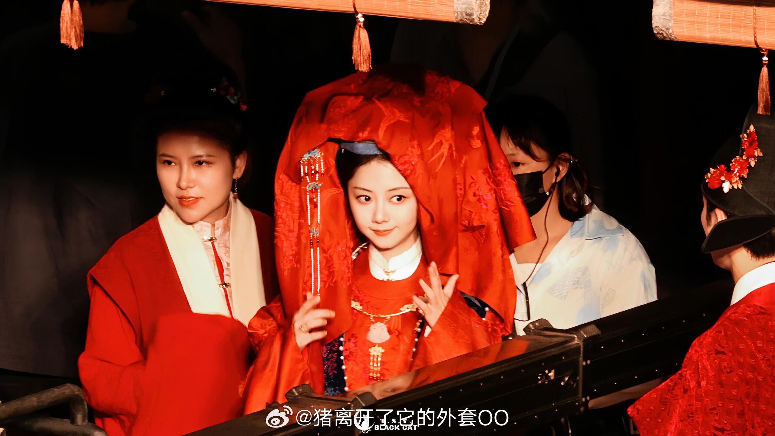 谭松韵《兰香如故》许兰香婚服路透，明媚俏丽！！​​​