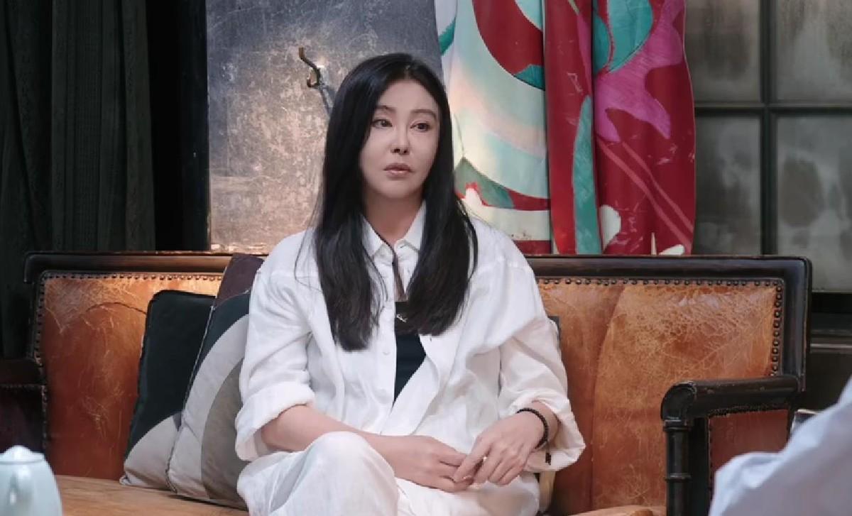 王祖贤60岁那场采访，最狠的一句不是回忆张国荣，也不是提齐秦，而是“你不用选择过