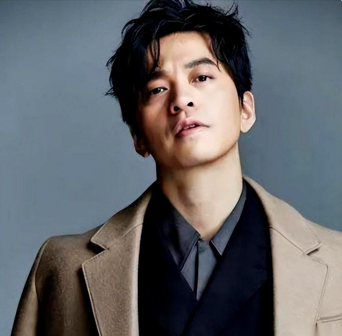 王菲一个电话打给李健：“春晚上，想唱你的《传奇》。”李健特爽快：“姐，随便唱。