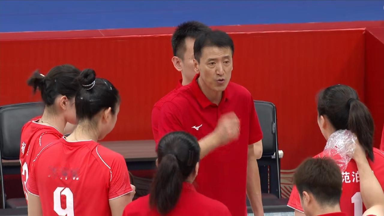 全锦赛收官之战：江苏女排3-0干翻上海女排夺冠！施公主不负众望交了一份完美答卷