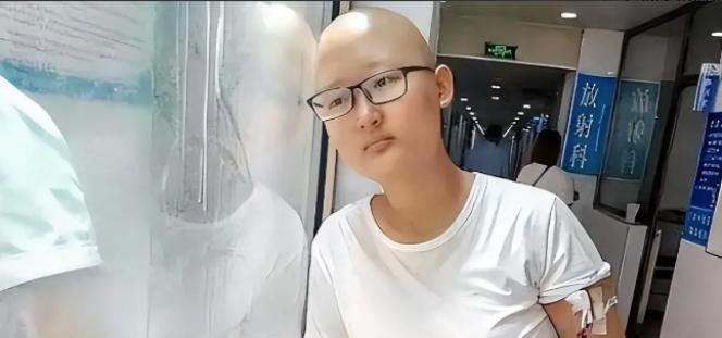 痛心！2019年，河北一癌症女孩在病房里对着亲戚朋友怒吼：“我凭什么就该死？”亲