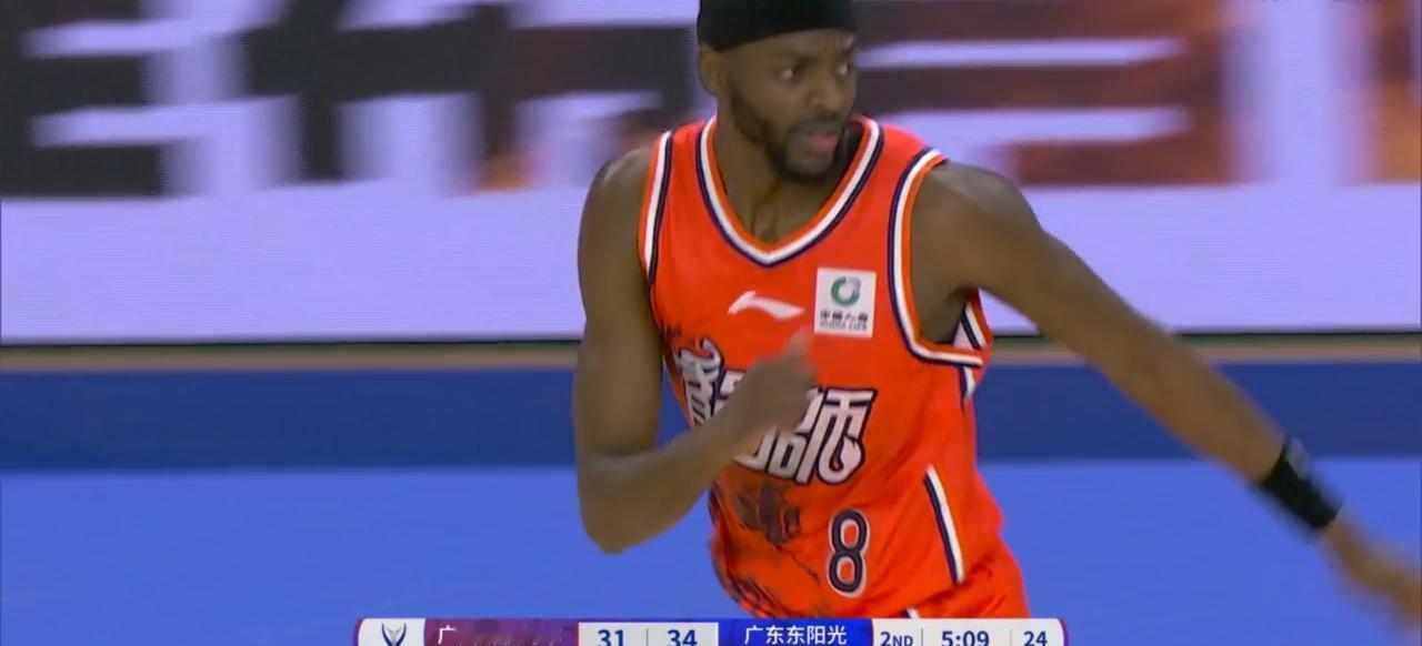 CBA俱乐部杯上演广东德比，这场广东94：80胜广州的比赛太有看点了！12月5