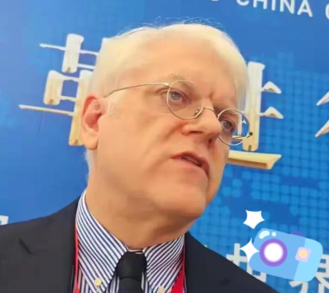 一位长期在中国生活工作的美国教授说，我在中国生活多年，对中国人很了解，在俄乌战争