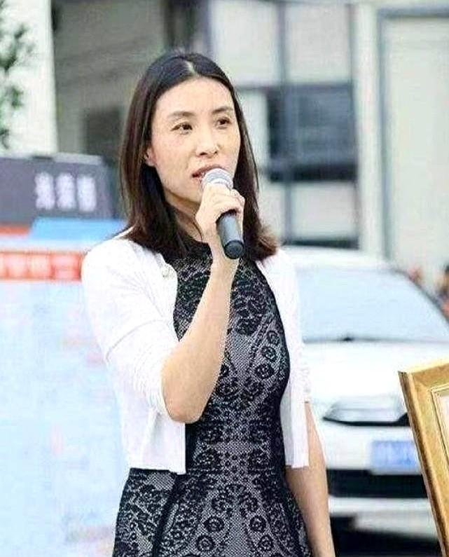 1998年底，申通快递创始人聂腾飞出车祸死亡。那时候申通随时都可能散伙，二十多