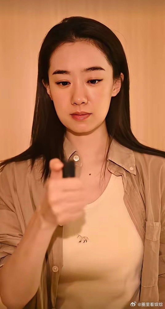 周星驰为了张小斐，罕见地破了自己定下的铁规矩。以前星爷选女主角，偏爱一张白纸。