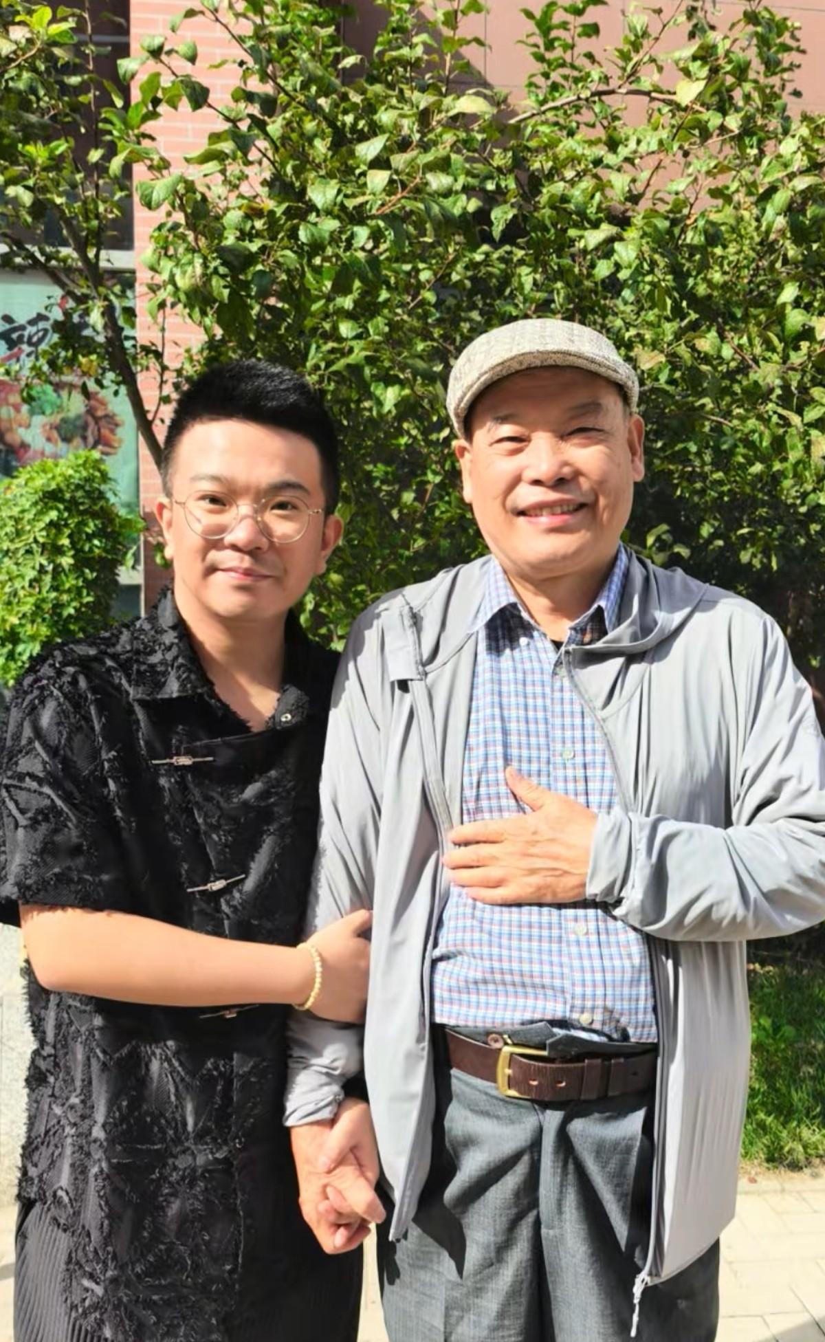 #秋日生活打卡季#赵伟洲，罕见露面，现身“马季杯”展演现场。赵伟洲，是“明”