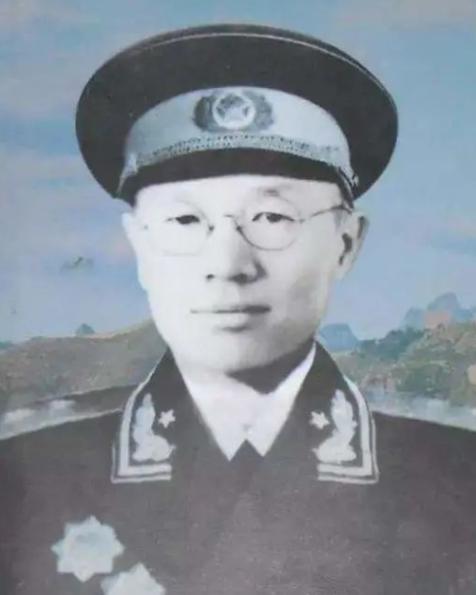 1942年，万毅被捕，蒋介石下令杀了他，万毅知道后，趁看守不注意，翻墙逃走了，谁