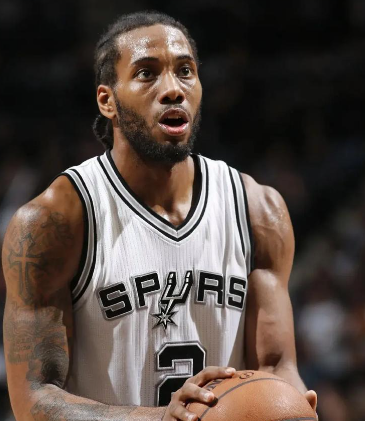 明日，湖人对阵快船的比赛即将开战。今日，快船记者TomerAzarly更新社