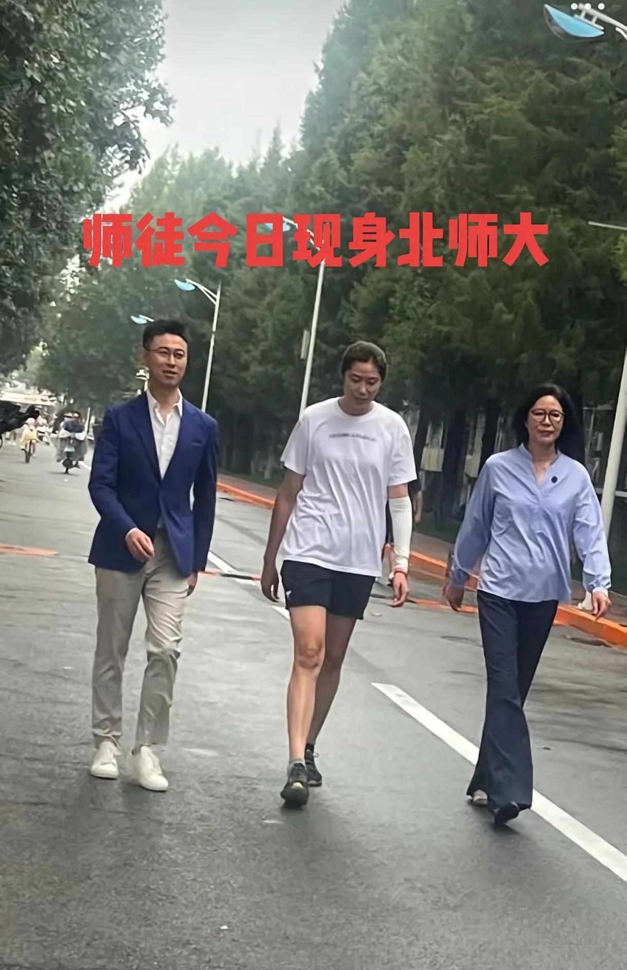中国女排只要有新闻热点之际，郎平或朱婷就会公开亮相。所以，在中国女排世锦赛开战之