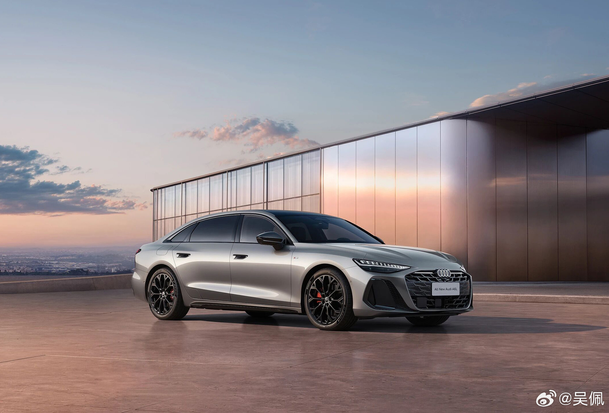 预售价32.3万起，变年轻了也变便宜了，再有华为乾崑智驾+三块大屏。过两天去试驾