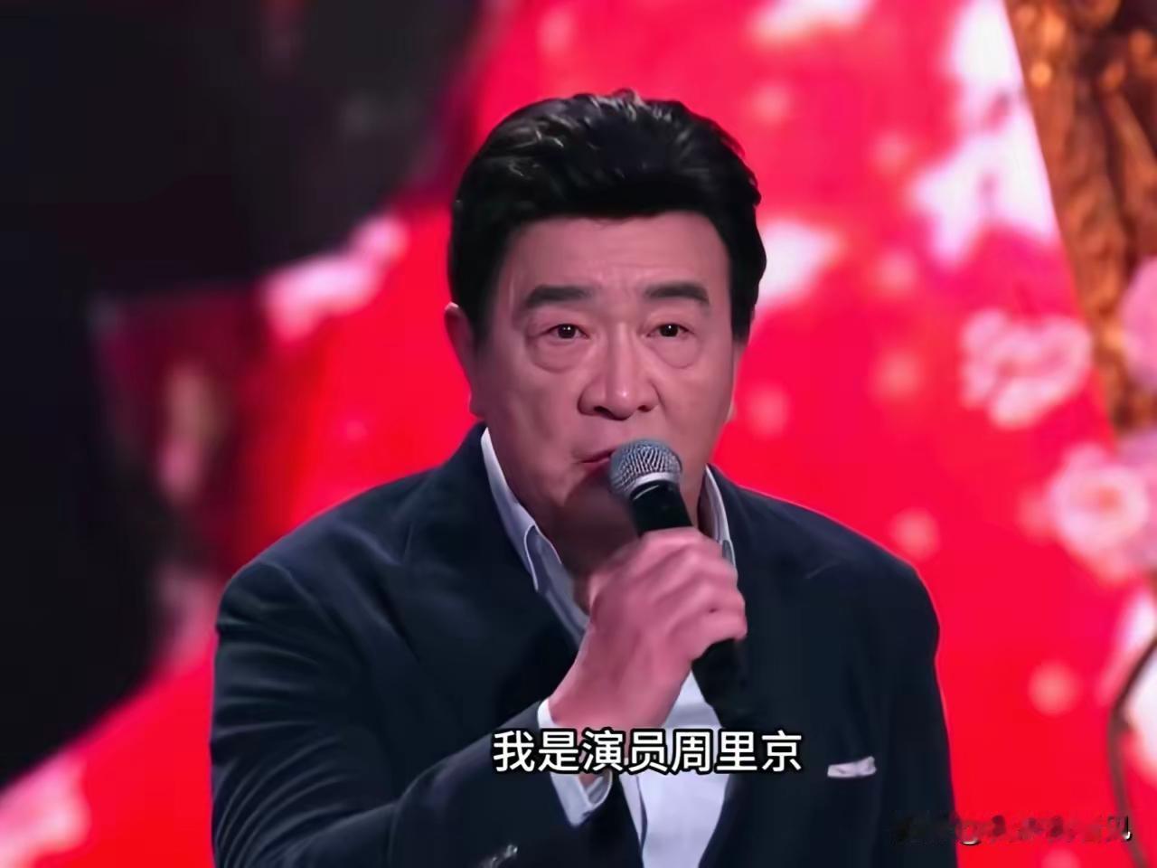 周里京老了，吴玉芳好美[赞]42年过去了，年轻帅气的周里京变了，脸上写满了岁月