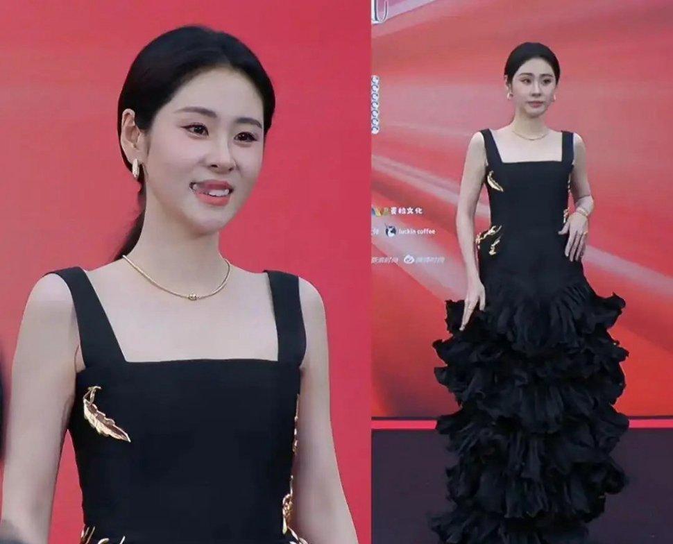 芭莎之夜：娜扎林允貌美，戚薇宋妍霏裙子抢镜，庄达菲造型看不懂​​​