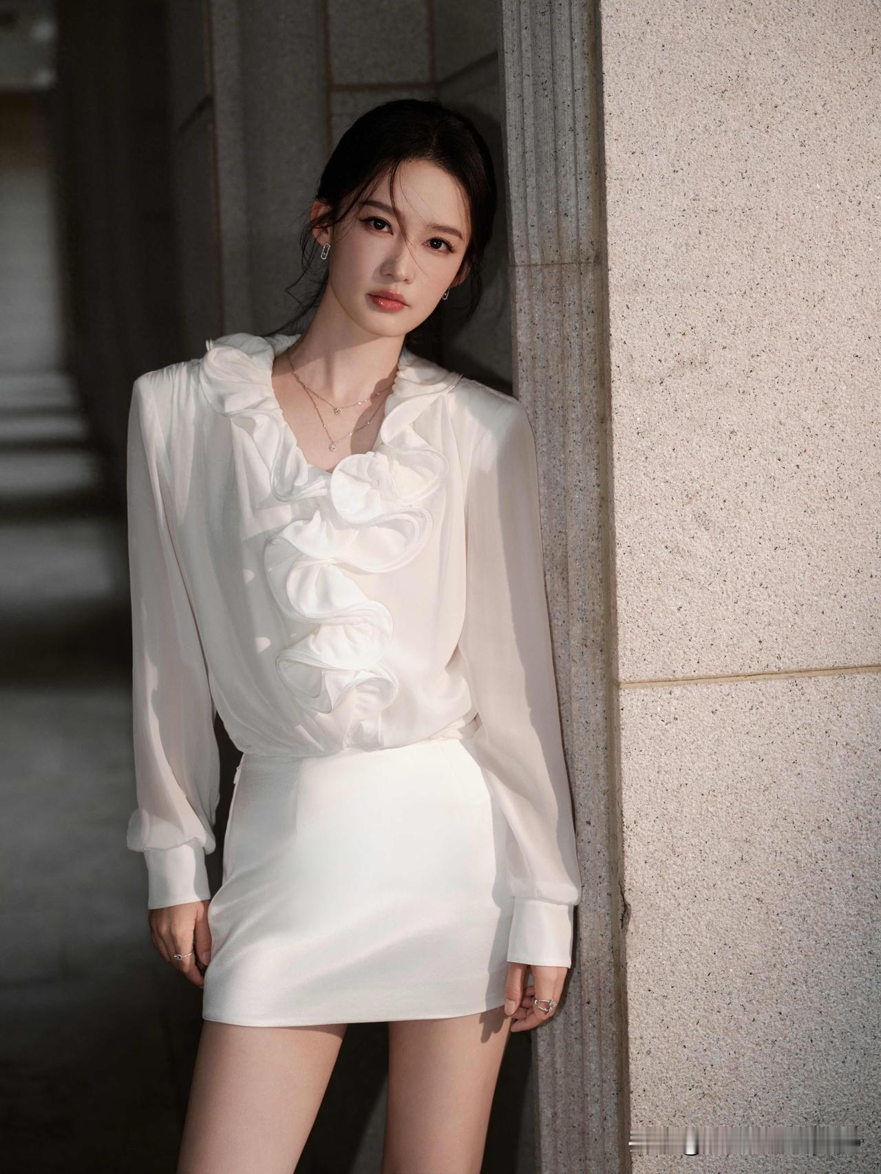 李沁端庄美丽