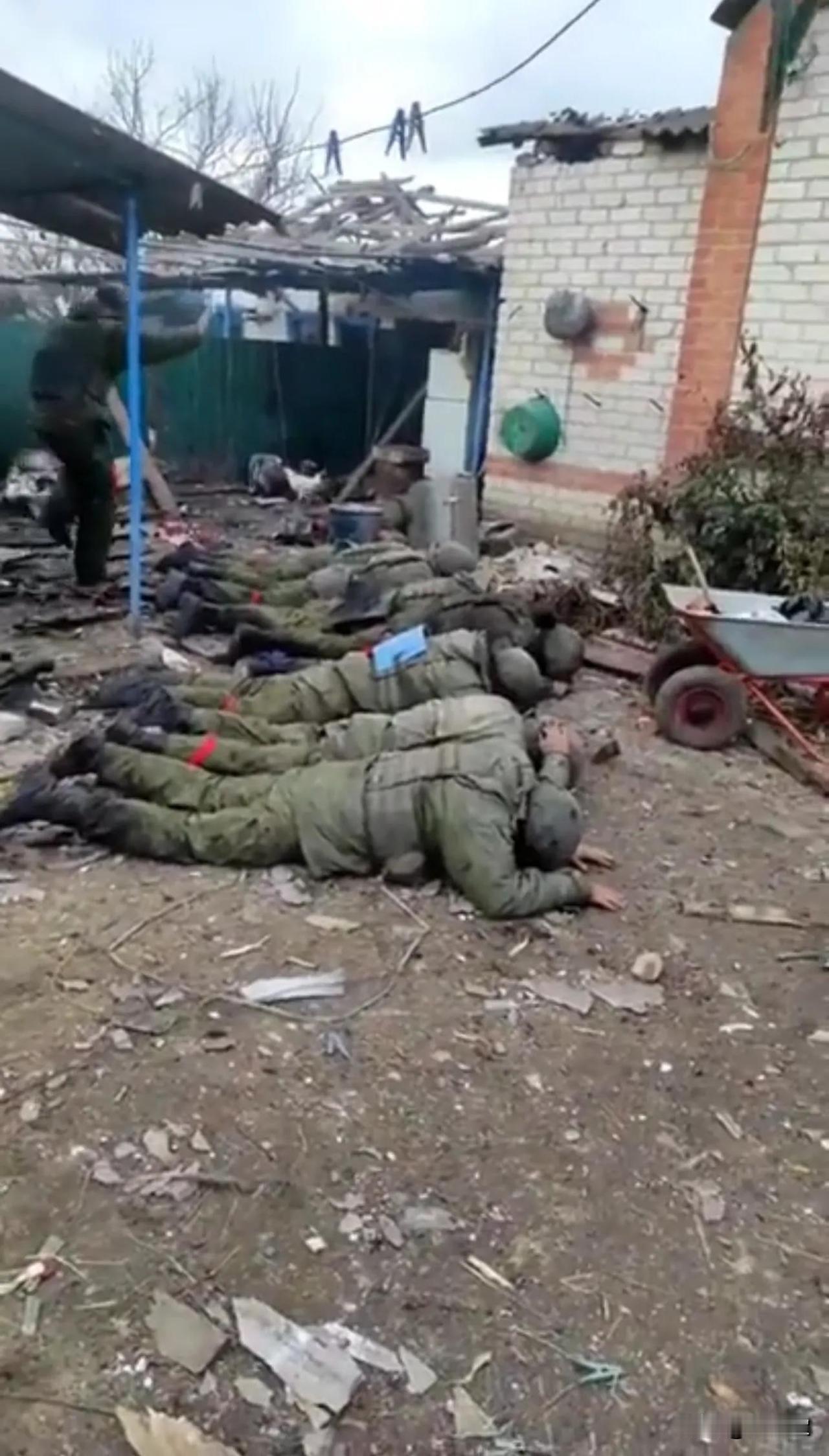 【本土兵源濒临枯竭！战壕里大批外籍阵亡者，乌克兰花钱从全世界“买炮灰”】俄军收复