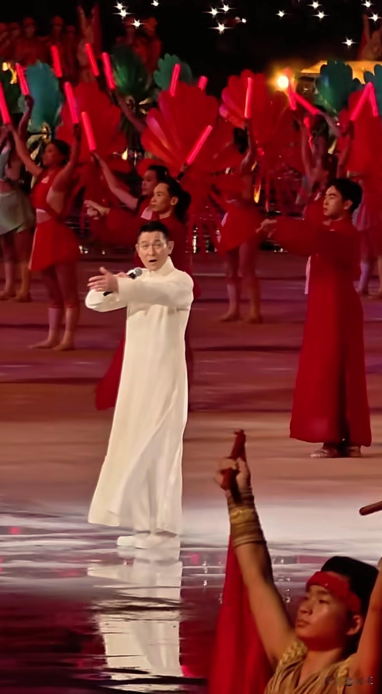 刘德华，这哪是64岁男人的状态，这分明就是一个年轻的小伙，真的是不老男神！我