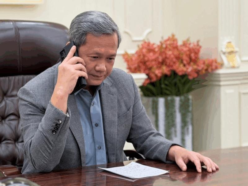 这也真神了，柬埔寨跟泰国一有冲突，洪玛奈的头发就变白！前脚在越南访问时，洪玛奈的