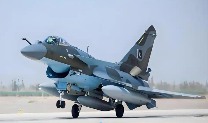 两场空战意外暴露中国空军实力！第一声来自俄乌战场，俄罗斯战机一枚导弹隔着130公