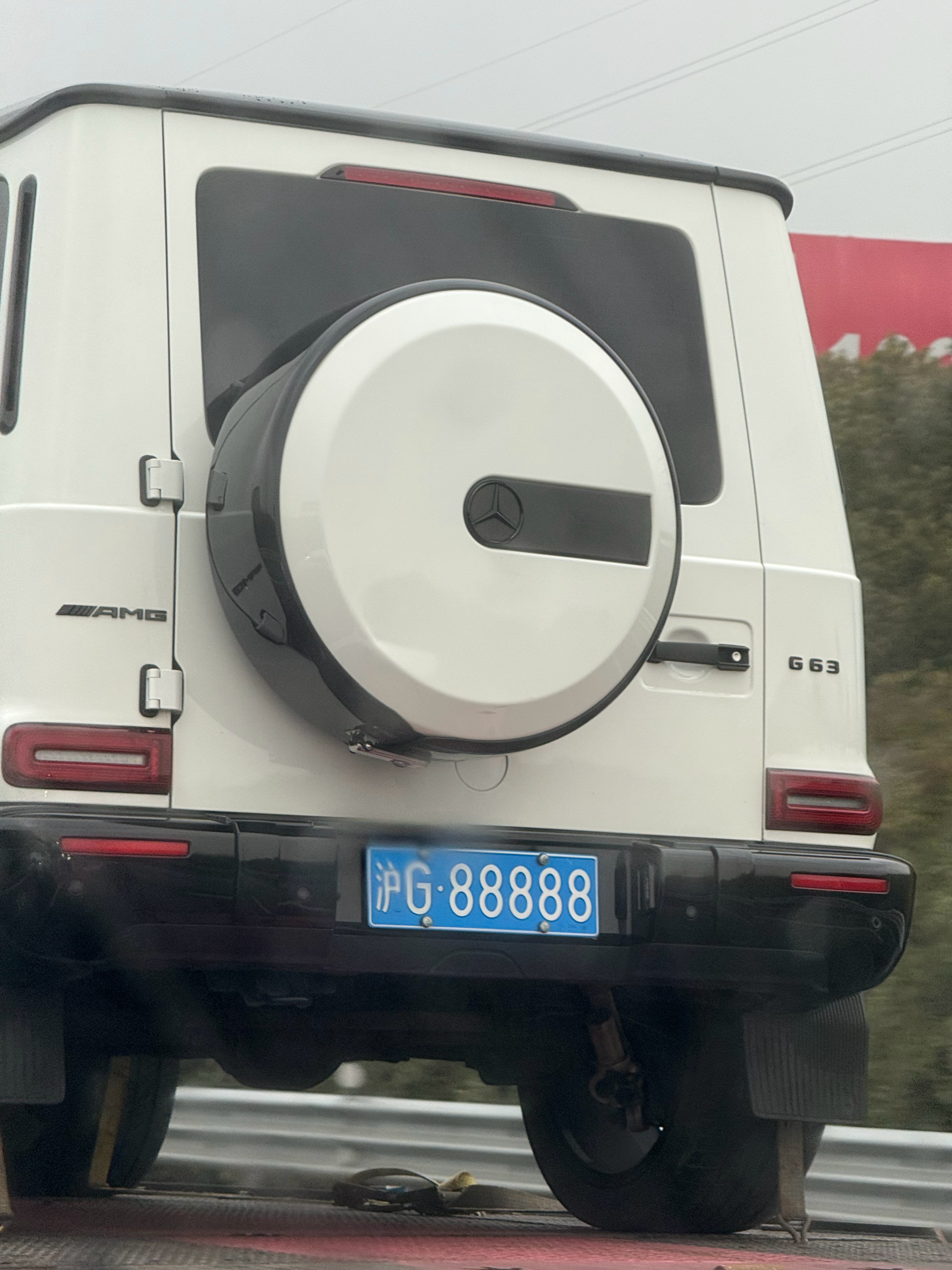 这个车牌太权威了吧，正儿八经沪爷