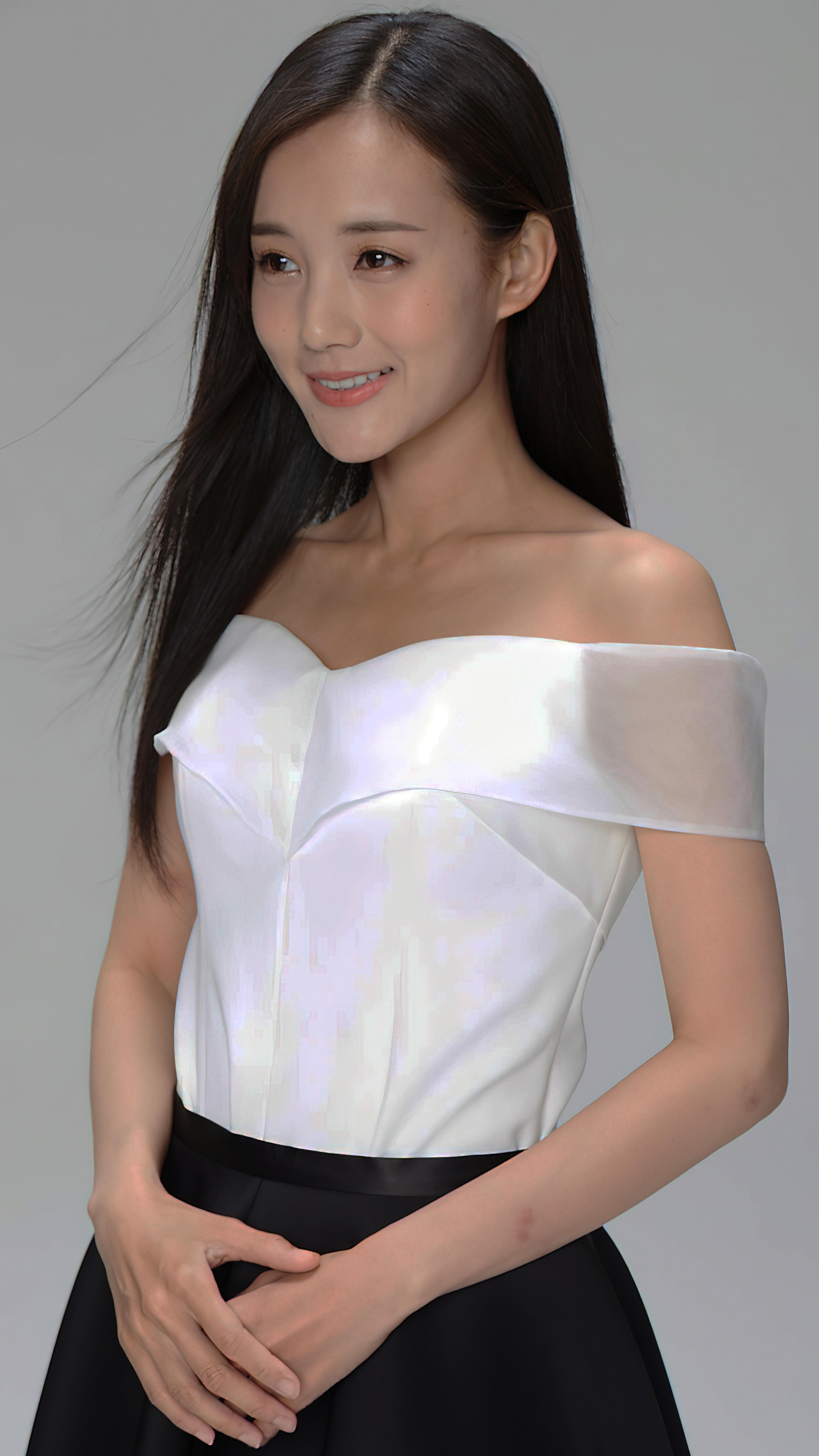 李一桐棚拍生图，无美颜无滤镜。