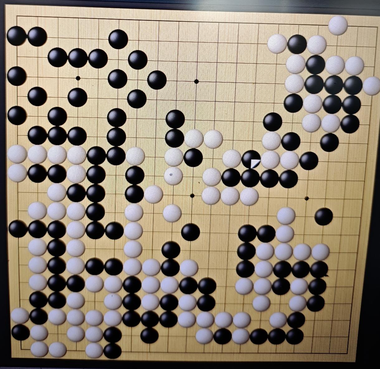 三星杯围棋赛快讯：我国棋手檀啸在局面及其不利的情况下，通过打劫，把李志