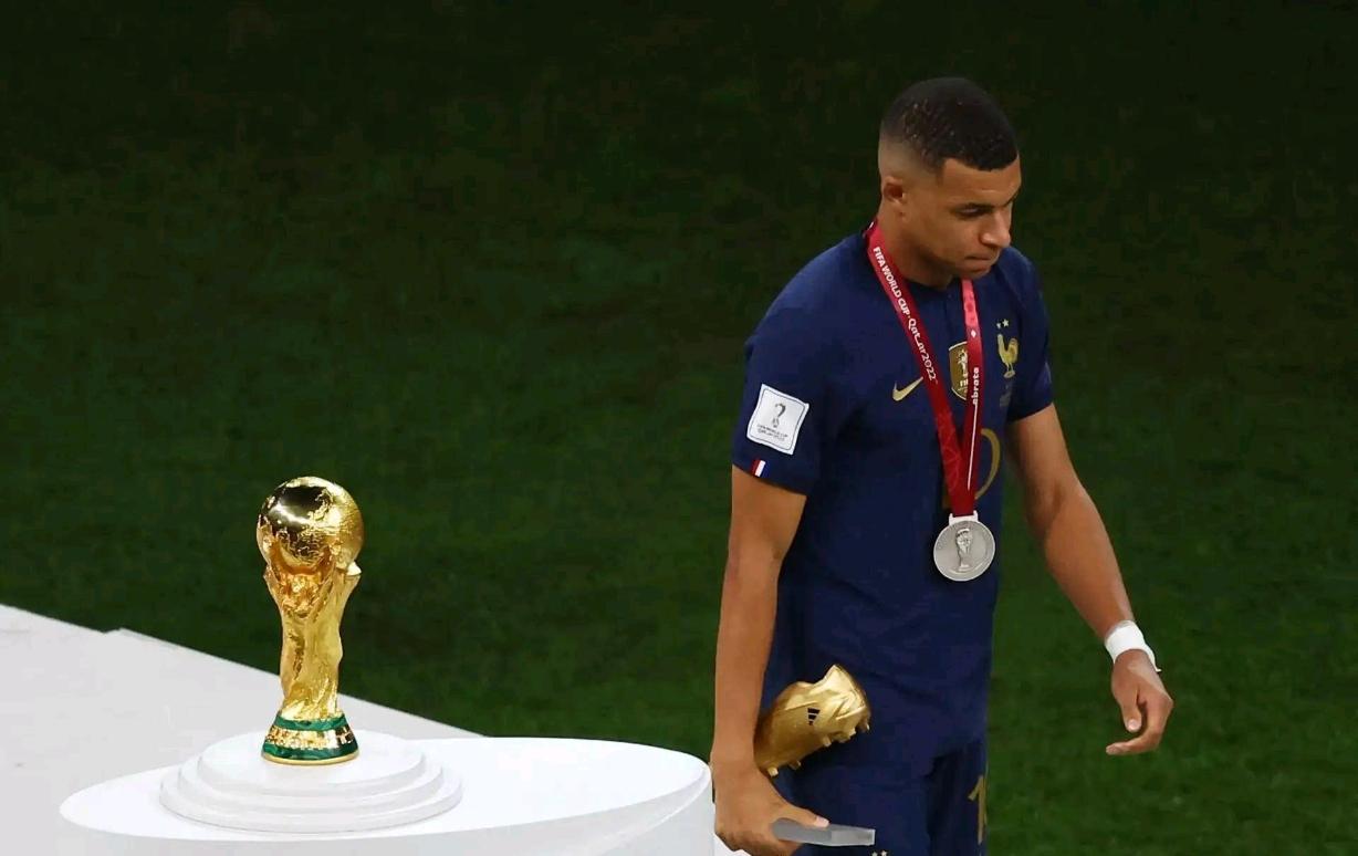 2026美加墨世界杯，是足坛传奇球星的谢幕舞台，也是新生代球员崭露头角、奠定地位