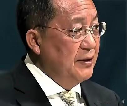 朝鲜的代表李荣浩在联合国大会上站起来说话，第一句话就问日本这个二战战败国凭什么想