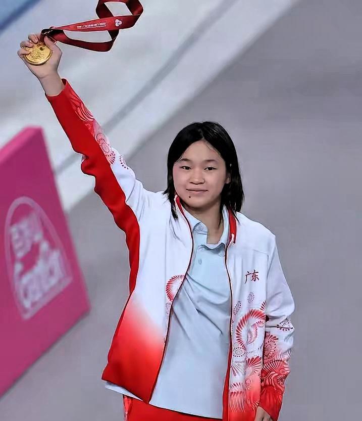 我强烈预感，全红婵的粉丝群要“升级”了！不是不喜欢她的冠军光环，而是现在更被