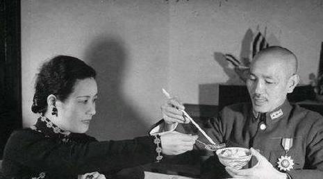 1965年5月，远在台湾的蒋介石，突然托人给周总理写了一封信。这事儿听着新鲜