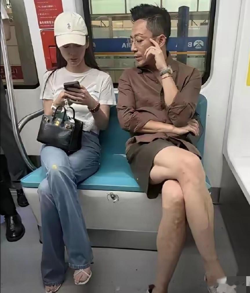 谁这么会拍，拍的跟姐妹一样[捂脸哭]汪小菲马筱梅坐地铁被拍！大城市地铁比开车方